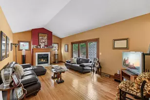 3215 Hazelwood W, Minnetonka, MN 55391 - Photo 11