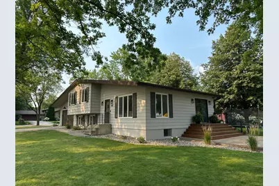 801 Sunrise Boulevard, Redwood Falls, MN 56283 - Photo 3