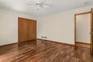 216 E 3rd St, Chaska, MN 55318 - Photo 23