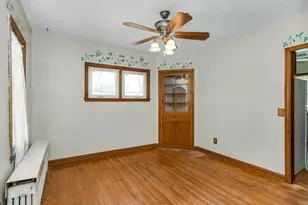 216 E 3rd St, Chaska, MN 55318 - Photo 9