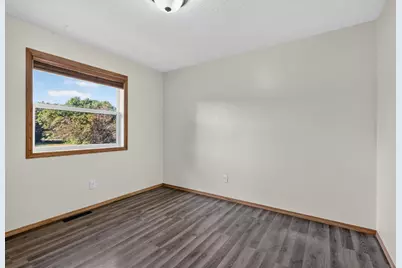 515 SW 9th Street SW, Braham, MN 55006 - Photo 13