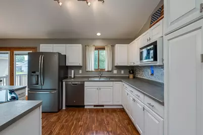 1114 Engesser Lane, Saint Peter, MN 56082 - Photo 9
