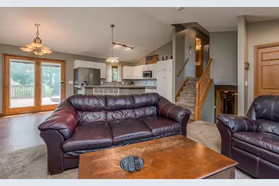 1114 Engesser Lane, Saint Peter, MN 56082 - Photo 5