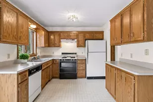 972 Pointe Way, Eagan, MN 55123 - Photo 7