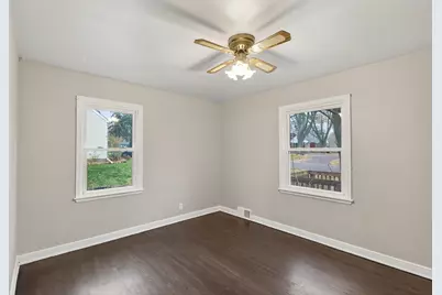 2057 Giesmann Street, Roseville, MN 55113 - Photo 15