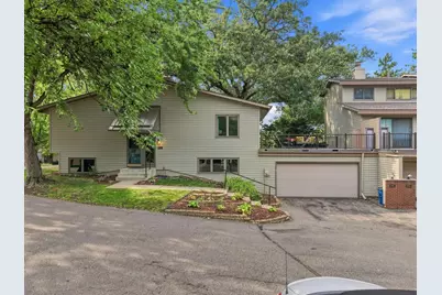 9701 Mill Creek Drive, Eden Prairie, MN 55347 - Photo 5