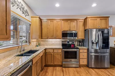 1354 Holly Avenue N, Oakdale, MN 55128 - Photo 17