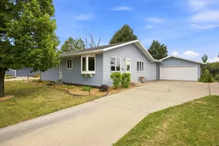 519 Appletree Ln, Moorhead, MN 56560 - Photo 1