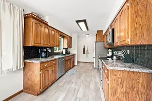 519 Appletree Ln, Moorhead, MN 56560 - Photo 9