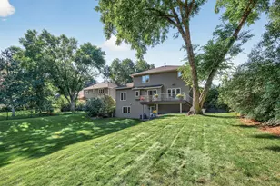 2277 Moreland Ct E, Maplewood, MN 55119 - Photo 9