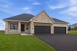 909 Acorn Ct, Hudson, WI 54016 - Photo 1