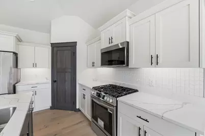 909 Acorn Court, Hudson, WI 54016 - Photo 7
