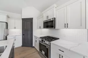 909 Acorn Ct, Hudson, WI 54016 - Photo 7