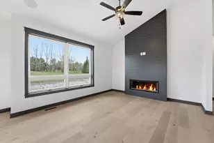 909 Acorn Ct, Hudson, WI 54016 - Photo 13