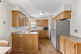 1381 Hoyt Ave E, Saint Paul, MN 55106 - Photo 9