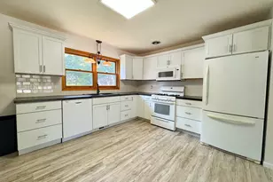 518 E St Charles Ave, Fergus Falls, MN 56537 - Photo 7