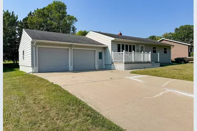518 E Saint Charles Avenue, Fergus Falls, MN 56537 - Photo 1