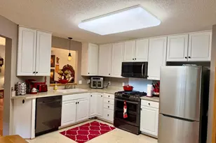 18699 Kalmar Ct, Lakeville, MN 55044 - Photo 3