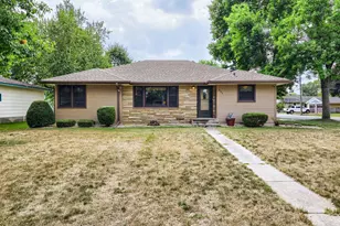 421 13th St W, Hastings, MN 55033 - Photo 1