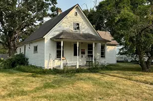 224 1st St NE, Wadena, MN 56482 - Photo 1