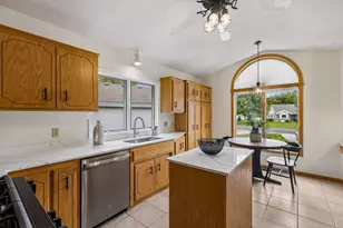 5734 Heather Ridge Dr, Shoreview, MN 55126 - Photo 15