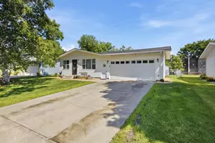 428 Brook Ave, Moorhead, MN 56560 - Photo 1