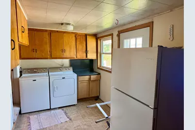 906 W Walnut Avenue, Olivia, MN 56277 - Photo 9