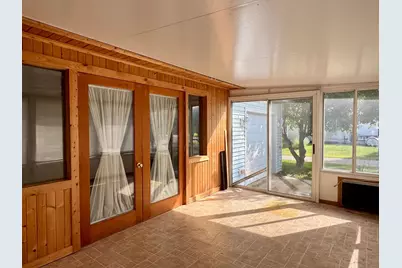 906 W Walnut Avenue, Olivia, MN 56277 - Photo 3