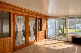 906 W Walnut Ave, Olivia, MN 56277 - Photo 3