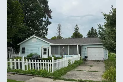 906 W Walnut Avenue, Olivia, MN 56277 - Photo 1