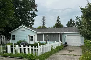 906 W Walnut Ave, Olivia, MN 56277 - Photo 1