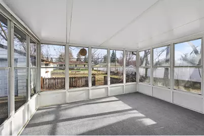 121 Roselawn Avenue E, Maplewood, MN 55117 - Photo 3