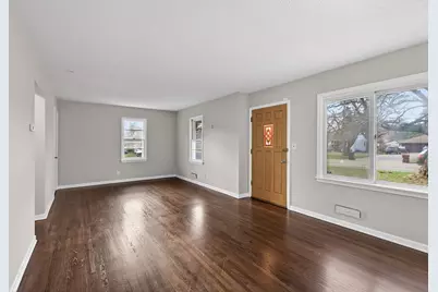 121 Roselawn Avenue E, Maplewood, MN 55117 - Photo 5