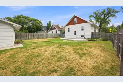 1021 9th Avenue N, Fargo, ND 58102 - Photo 3