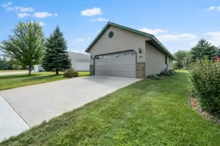 1276 Westbrook Cir, Alexandria, MN 56308 - Photo 3