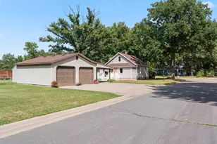 712 4th St SW, Little Falls, MN 56345 - Photo 5