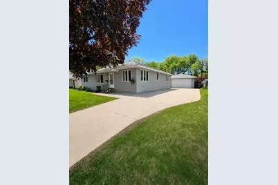 2908 Roosevelt Street NE, Saint Anthony, MN 55418 - Photo 3