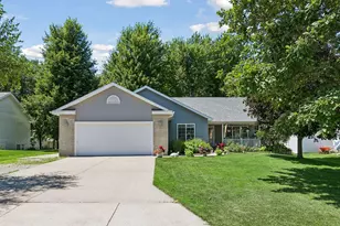 821 Lancer Dr NE, Owatonna, MN 55060 - Photo 3