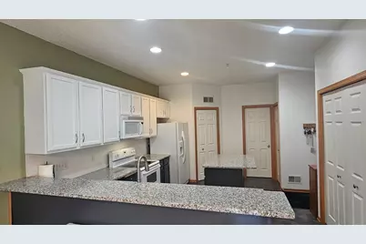 11122 Aberdeen Street NE #E, Blaine, MN 55449 - Photo 9
