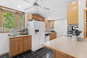 303 1st St SW, Austin, MN 55912 - Photo 9