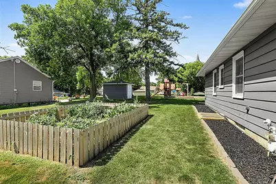 211 Cedar Avenue S, Watkins, MN 55389 - Photo 5