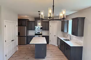 441 Grant Ave SE, Hutchinson, MN 55350 - Photo 3
