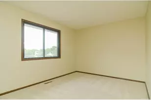 6501 84th Ct N, Brooklyn Park, MN 55445 - Photo 9