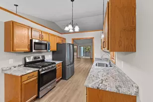 8488 Powers Pl, Chanhassen, MN 55317 - Photo 17
