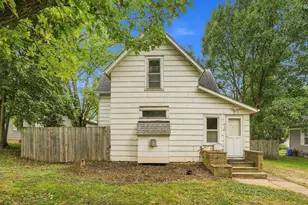 536 E Maple St, River Falls, WI 54022 - Photo 1