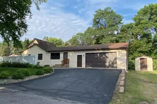 302 4th St S, Princeton, MN 55371 - Photo 1