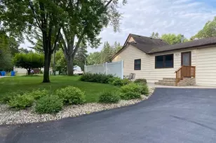 302 4th St S, Princeton, MN 55371 - Photo 3