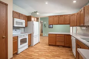 310 Haralson Ln, La Crescent, MN 55947 - Photo 5