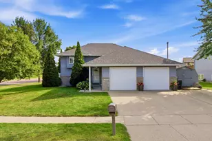 653 Grayhawk Dr, Mankato, MN 56001 - Photo 1