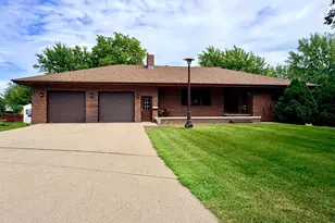 1604 Birchwood Pl, Worthington, MN 56187 - Photo 1